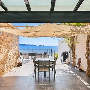 Maison Sur L'eau-hyères-almanarre-parkings/clim/wifi Villa
